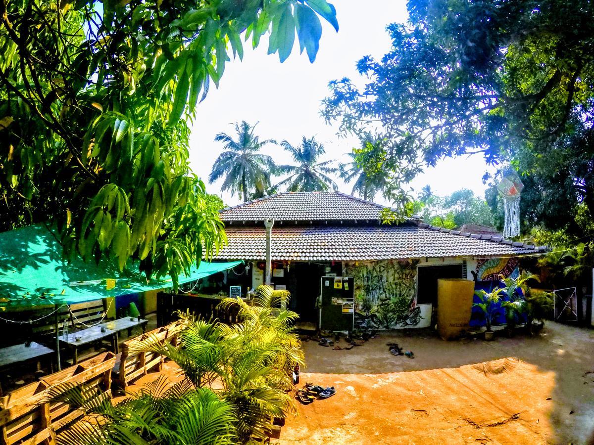 Happy Panda Hostel Arambol Goa ภายนอก รูปภาพ
